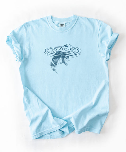 Swimming Frog T-Shirt, Vintage Nature Graphic Tee, Cottagecore Frog Shirt, Minimalist Animal Art Unisex Top