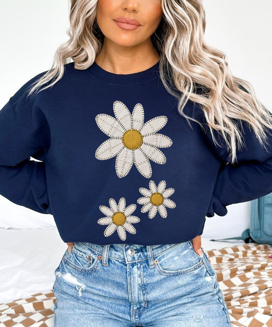 Patchwork Daisy Sweatshirt, Cottagecore Flower Crewneck, Vintage Floral Sweatshirt, Boho Daisy Pullover, Botanical Aesthetic Sweatshirt